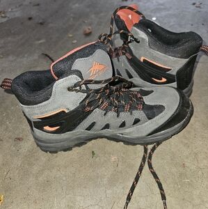 High Sierra Boys' Trooper Shoes in Orange and Black. Sz 6